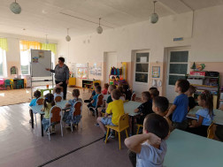 "Осторожно, поезда".